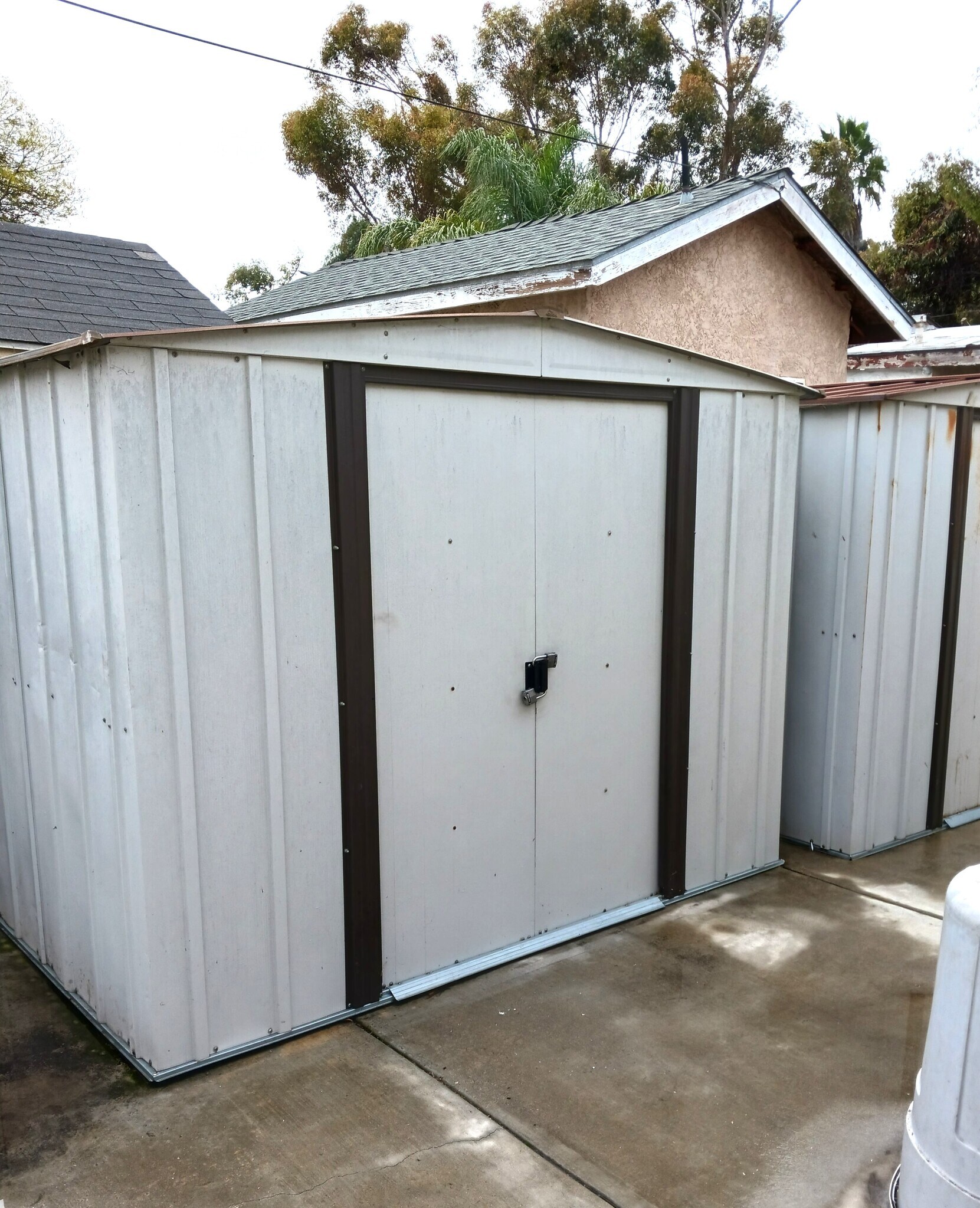 Building Photo - 2000 E 8th St