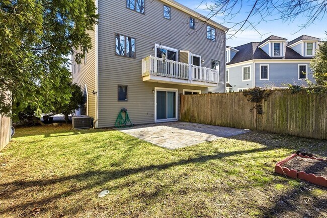 Building Photo - 5 Meadowbrook Rd