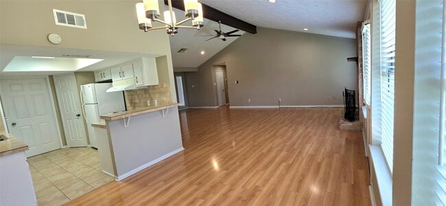 Building Photo - 3038 Shawnee Dr