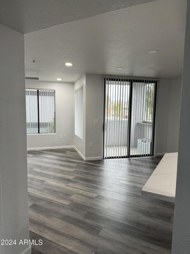 Building Photo - 3848 N 3rd Ave