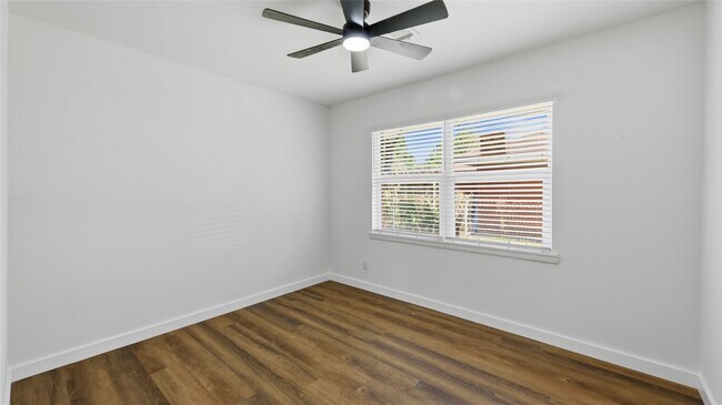 Building Photo - 9109 Lugary Dr