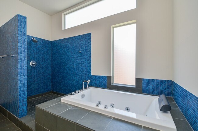 Building Photo - 1505 Utah St