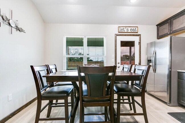 Building Photo - 420 E 48th St