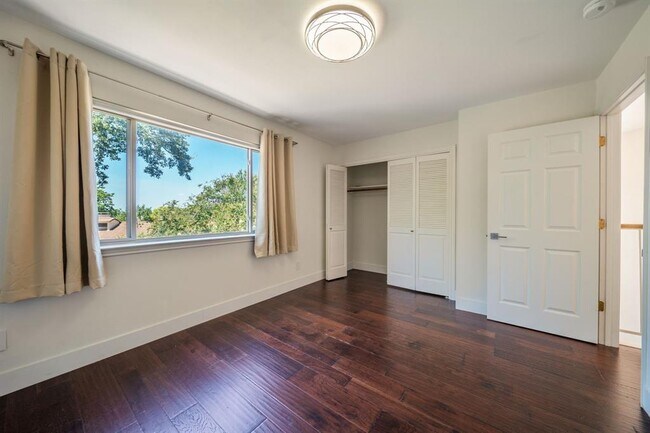 Building Photo - 8402 Alta Mesa