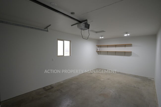 Building Photo - 2 bed, 2 bath, 1 car garage- water, sewer and yard care included!