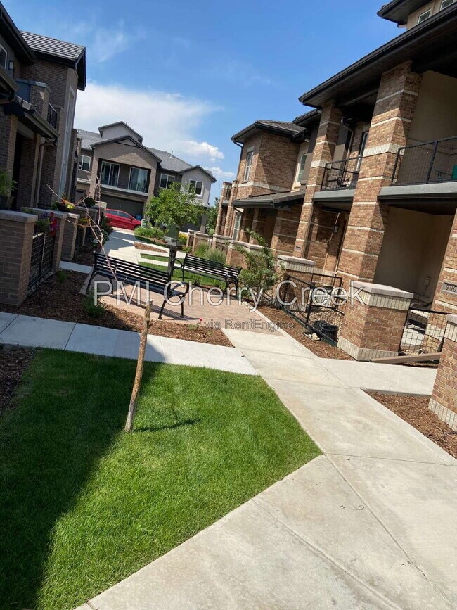 Building Photo - 9008 E Caley Way