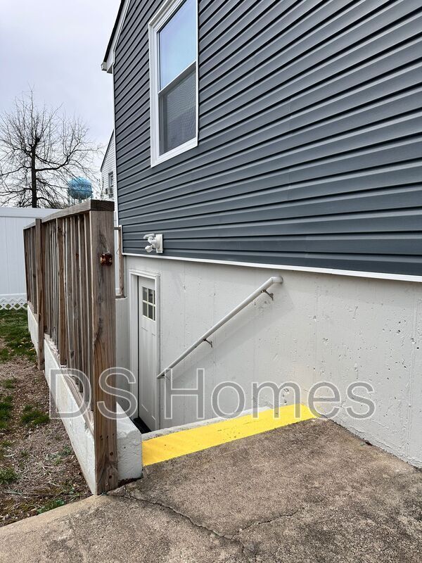 Building Photo - 34 Elizabeth Ave