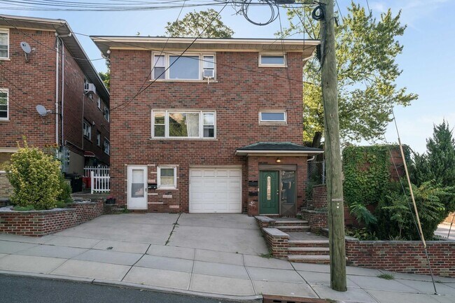 Building Photo - 40 Hauxhurst Ave