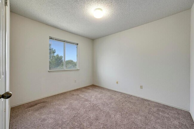 Building Photo - 9312 Silk Oak Cove