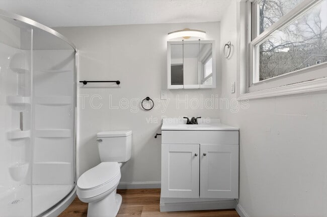 Building Photo - 301 Chew St