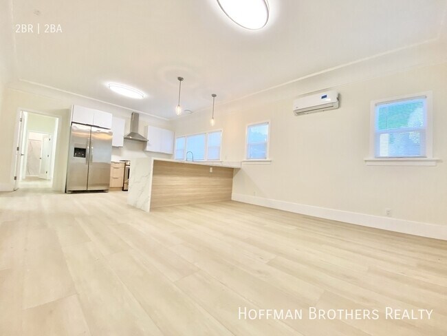 Building Photo - 865 N Las Palmas Ave