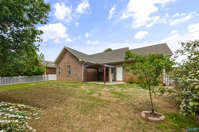 Building Photo - 5104 Frankford Dr SE