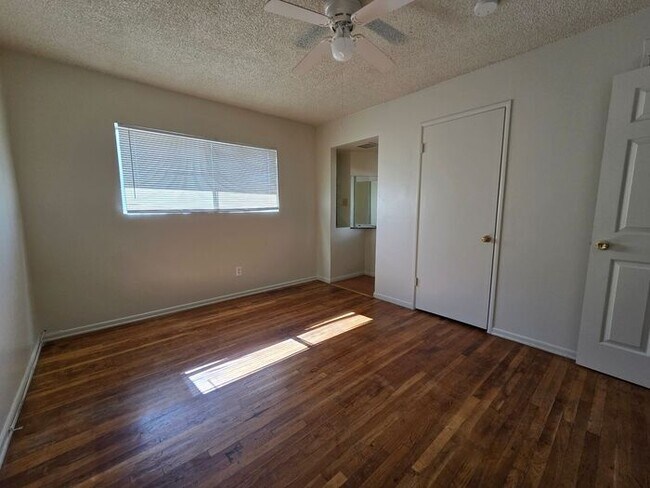 Building Photo - Newly available