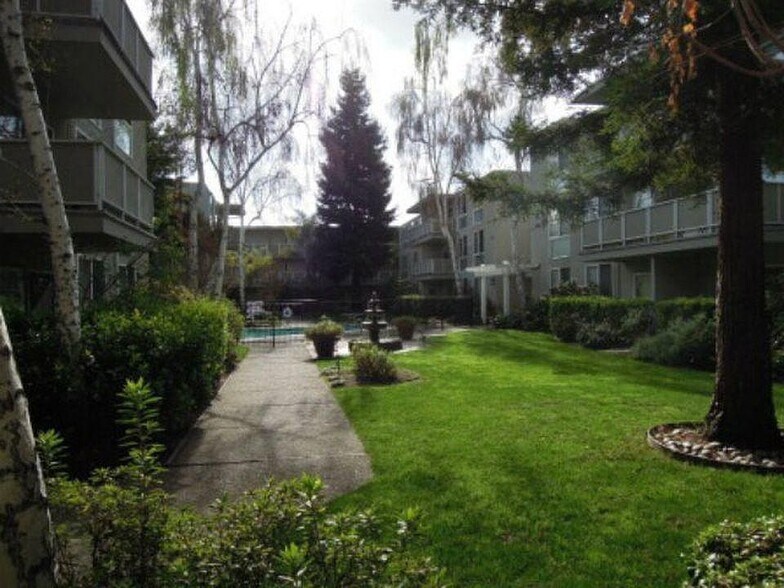 Building Photo - 183 Del Medio Ave