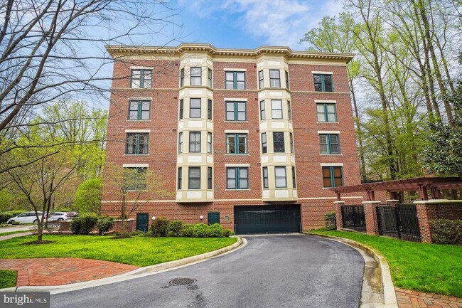 Building Photo - 10401 Strathmore Park Ct