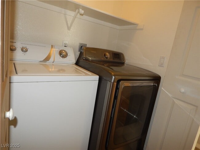 Building Photo - 2201 Ramsgate Dr