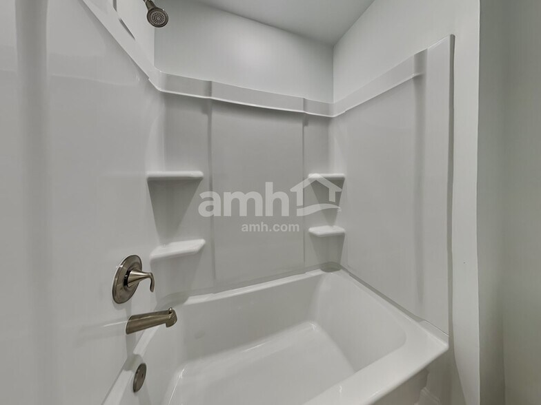 Building Photo - 314 Golucke Way