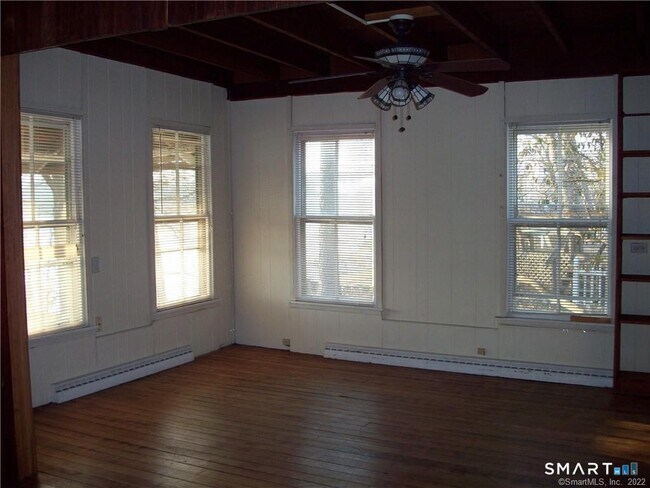 Building Photo - 12 Bluff Rd W