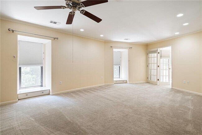 Building Photo - 25309 Plantation Dr NE