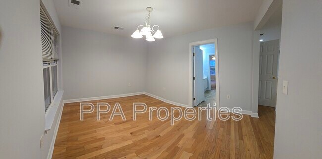 Building Photo - 929 Morreene Rd