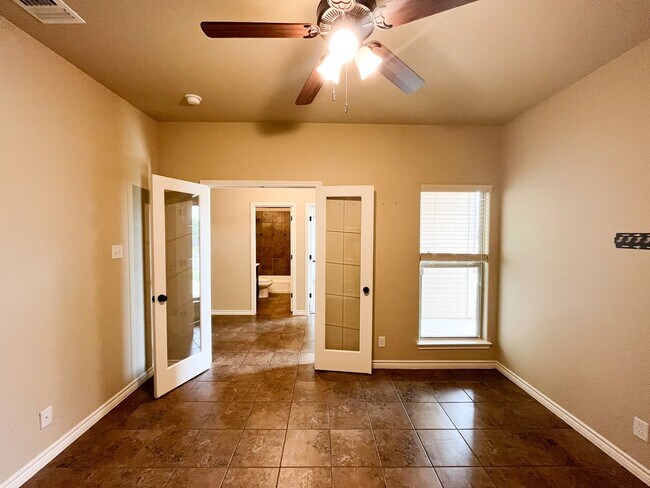 Building Photo - Available 7/11/2025 Beautiful 1 story, 5 b...