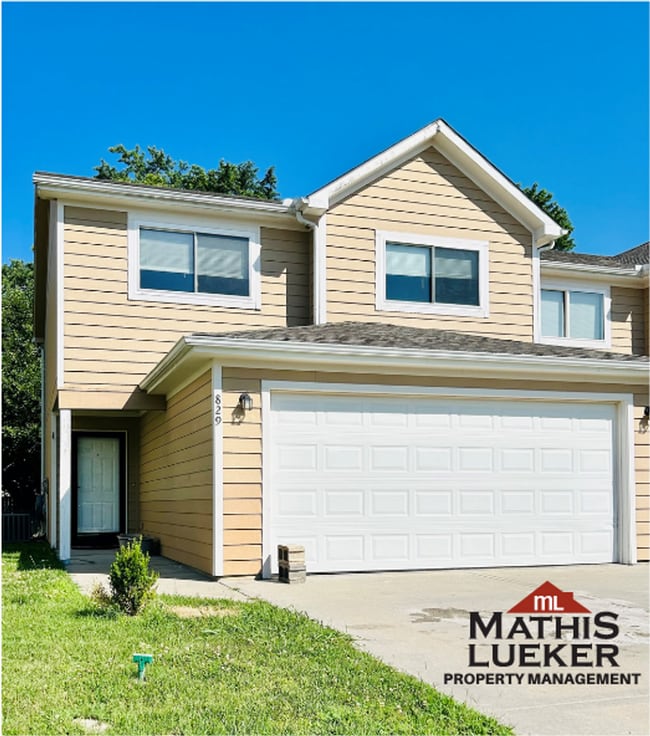 Building Photo - Fresh Updated Interior, Close to Fort Riley