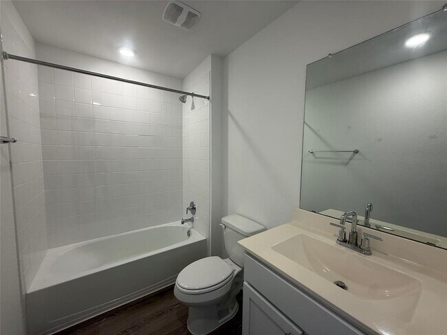 Building Photo - 235 Sweetwater Crk Ln