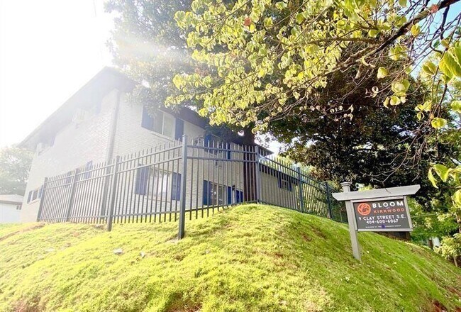 Building Photo - 9 Clay St SE