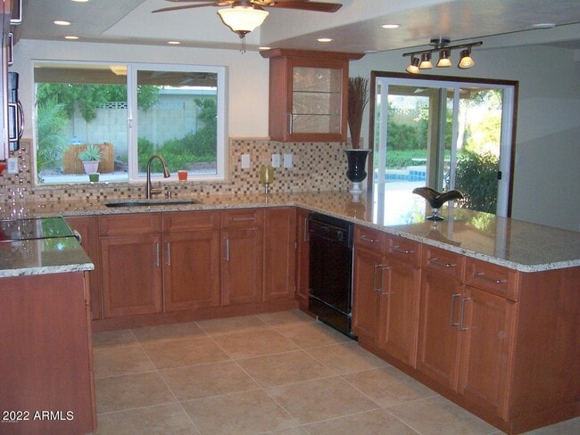 Building Photo - 5354 E Everett Dr