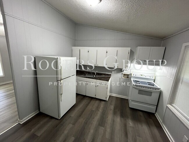 Building Photo - #450 - 236-238 Crozier St Duplex