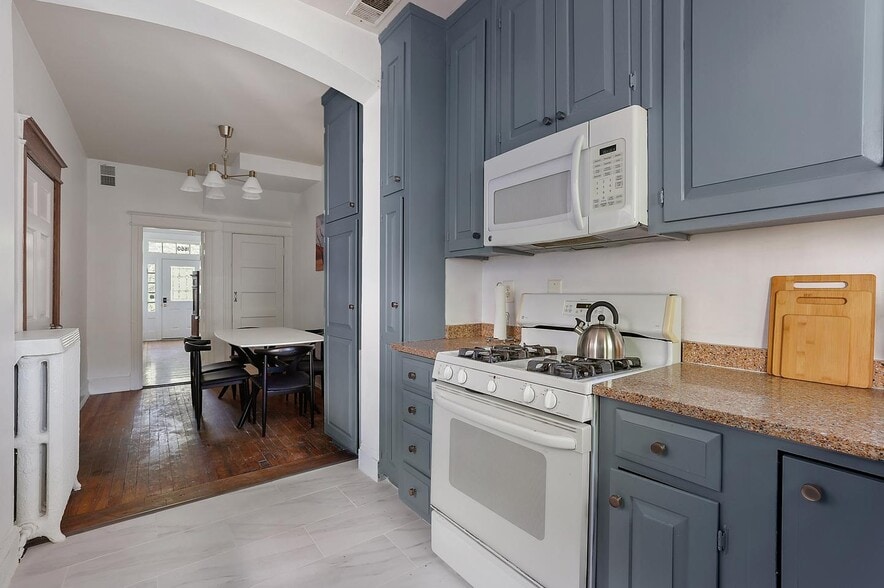 Building Photo - 1660 Irving St NW