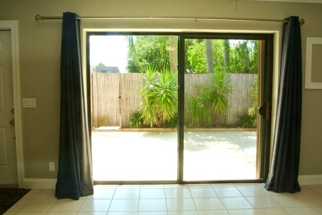 Building Photo - 121 Ocean Cove Dr