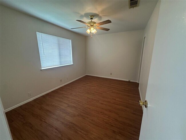 Building Photo - 8703 Piney Point Dr