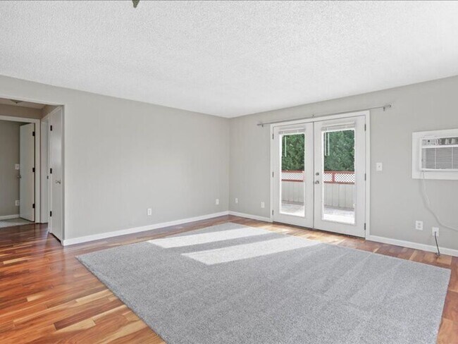 Building Photo - 526 S 40th Ave