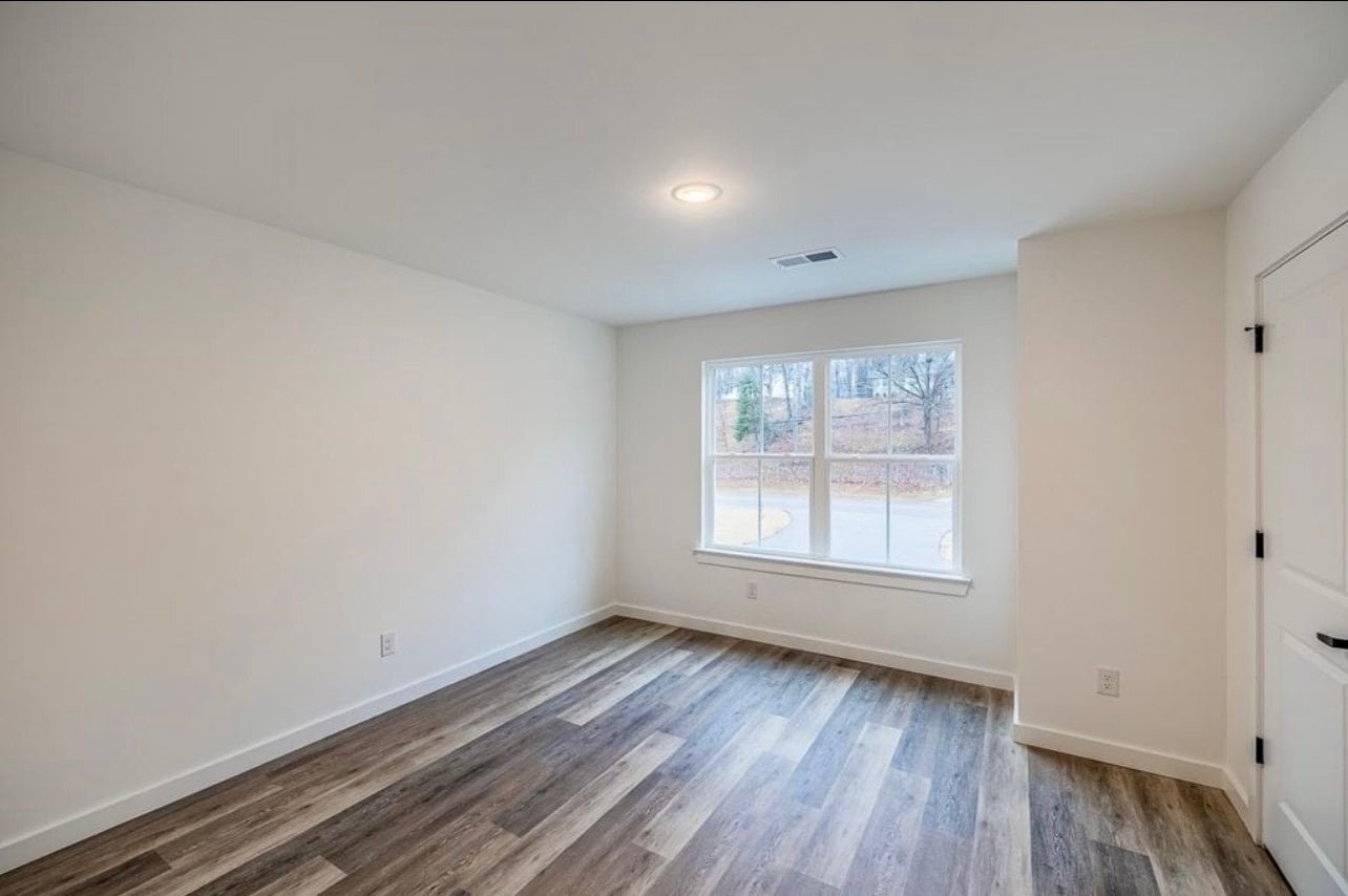 Building Photo - 267 Vanderbilt Rd