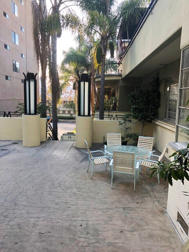 522 N Rossmore Ave 522 N Rossmore Ave Los Angeles CA 90004