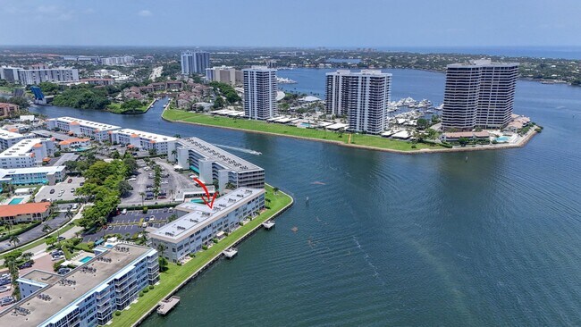 Building Photo - 55+ 1 BED, 1 BATH FURNISHED CONDO NORTH PALM BEACH