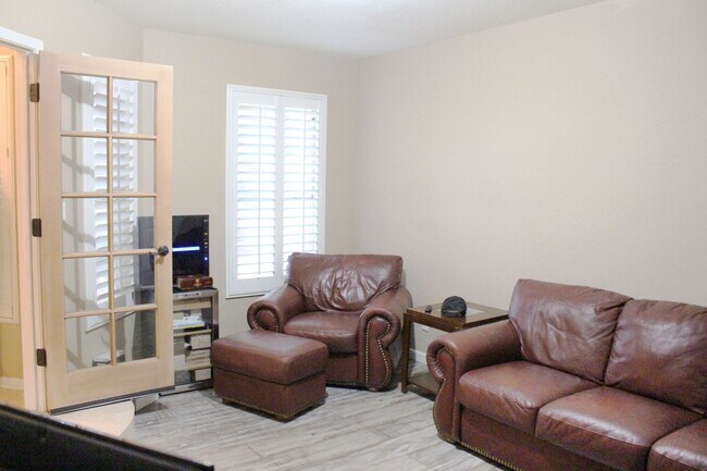 Building Photo - Mesa Gem with Pool for Rent!