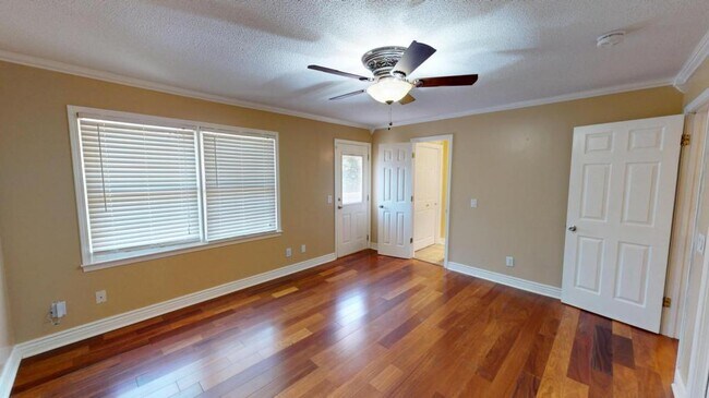 Building Photo - 110 Oakland Dr