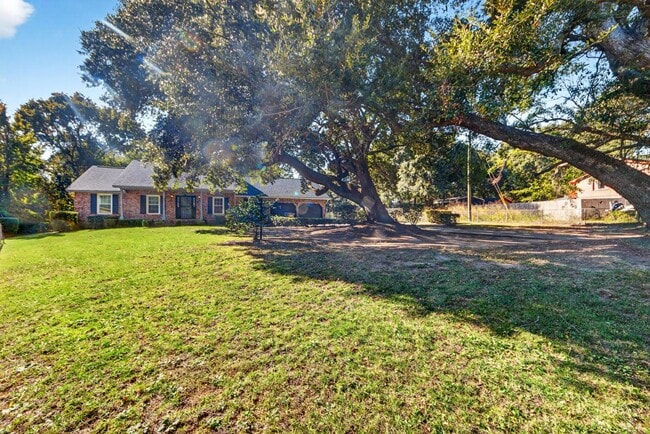 Building Photo - 1353 Secessionville Rd