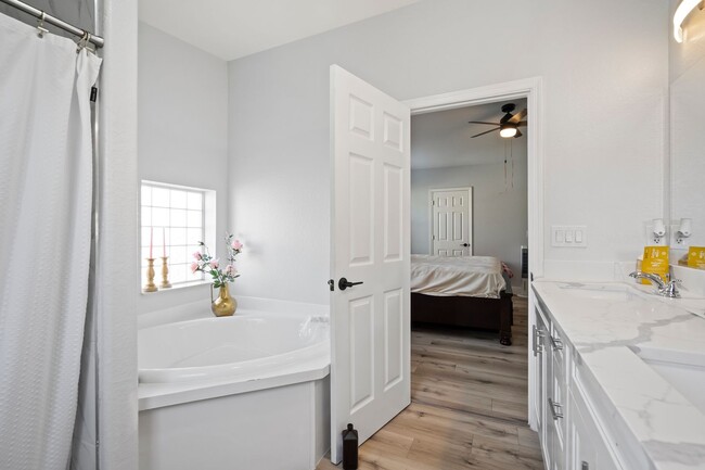 Building Photo - Single family for rent located in North Po...