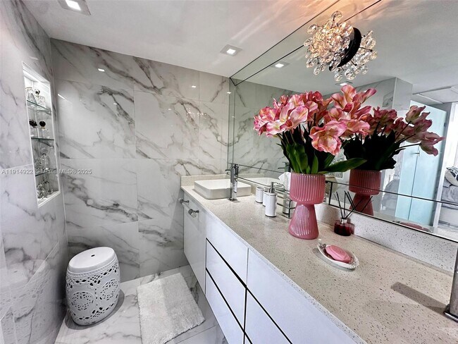 Building Photo - 6770 Indian Creek Dr