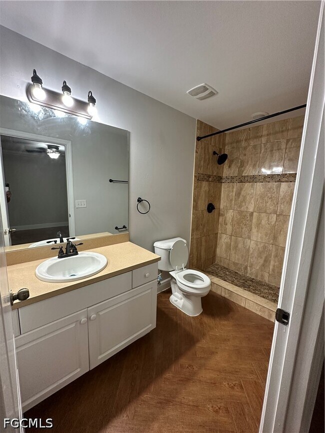 Building Photo - 1706 Kismet Pkwy E