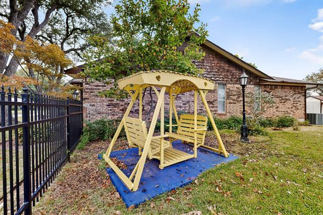 Building Photo - 1301 Warwick St