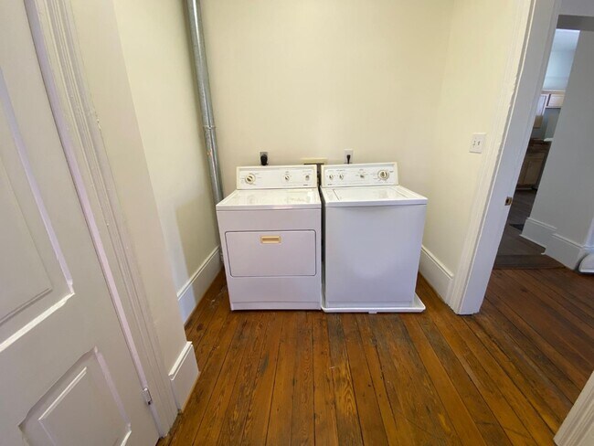 Building Photo - 605 Harrison St