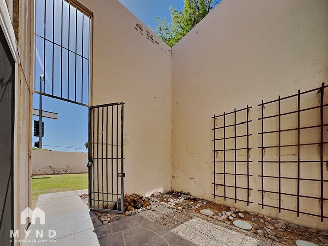 Building Photo - 930 S Dobson Rd