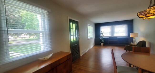 Building Photo - 425 Ingleside Ave