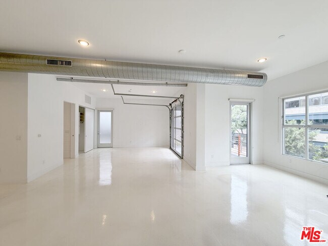 Building Photo - 212 Marine St