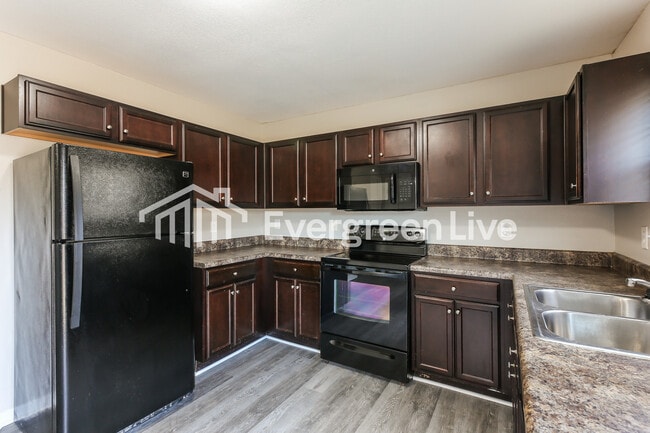 Building Photo - 945 Slow Creek Ct