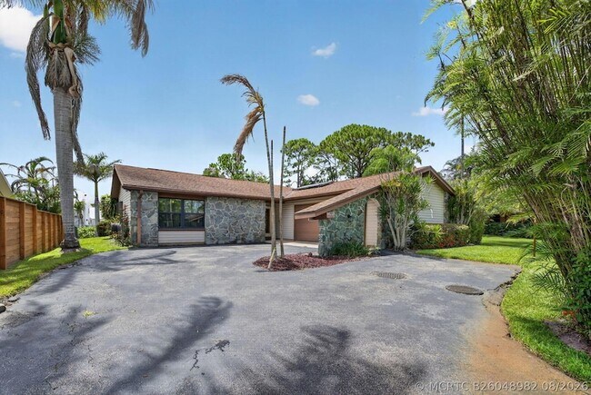 Building Photo - 1362 SW Knollwood Dr